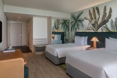 1 Deluxe Plaza View at Yas Plaza Mangroves by IHG