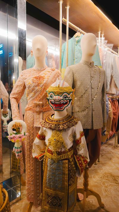 Siam Costume, Traditional Thai costume rental on 58th Floor