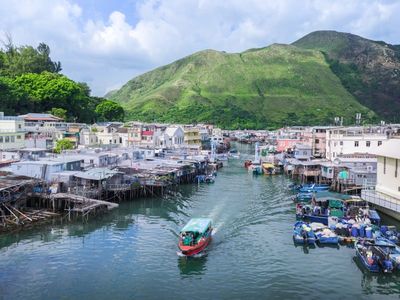 360 Lantau Private Coach Tour: Big Buddha & Tai O