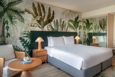 1 Deluxe Plaza View at Yas Plaza Mangroves by IHG