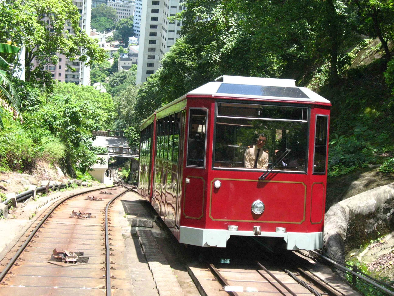 3 Victoria Peak Tram1