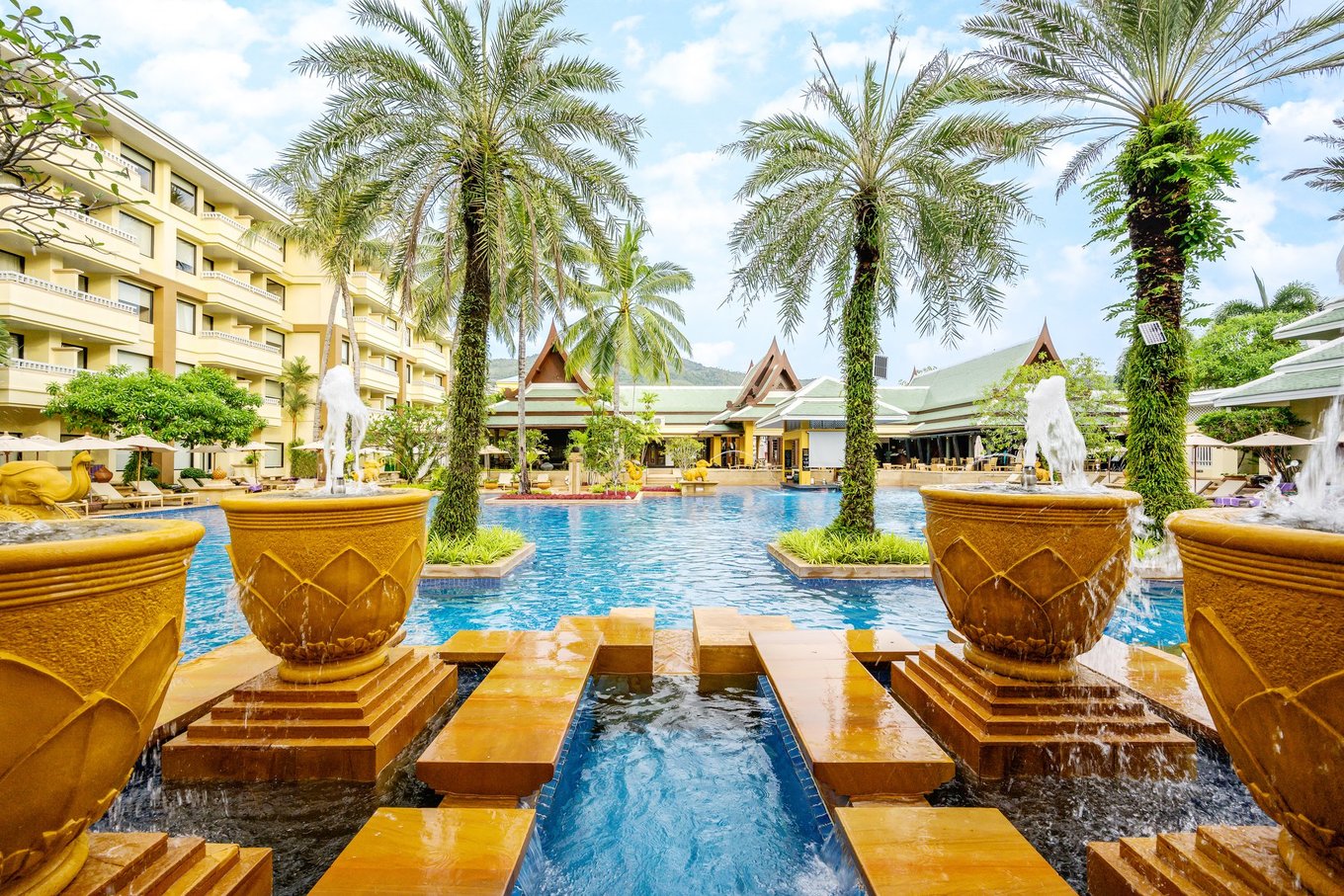 holiday inn resort phuket pool and exterior