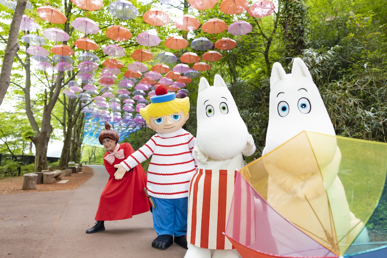 ムーミンバレーパーク　アンブレラスカイとムーミンたち