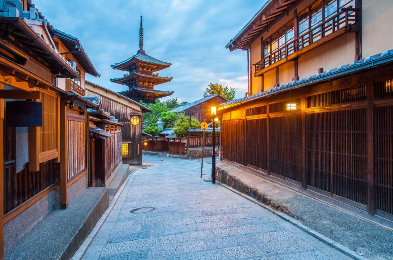京都 夕暮れ　古い街並み