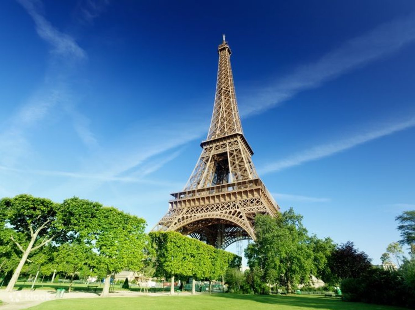 หอไอเฟล สัญลักษณ์ชื่อดังของกรุงปารีสและประเทศฝรั่งเศส