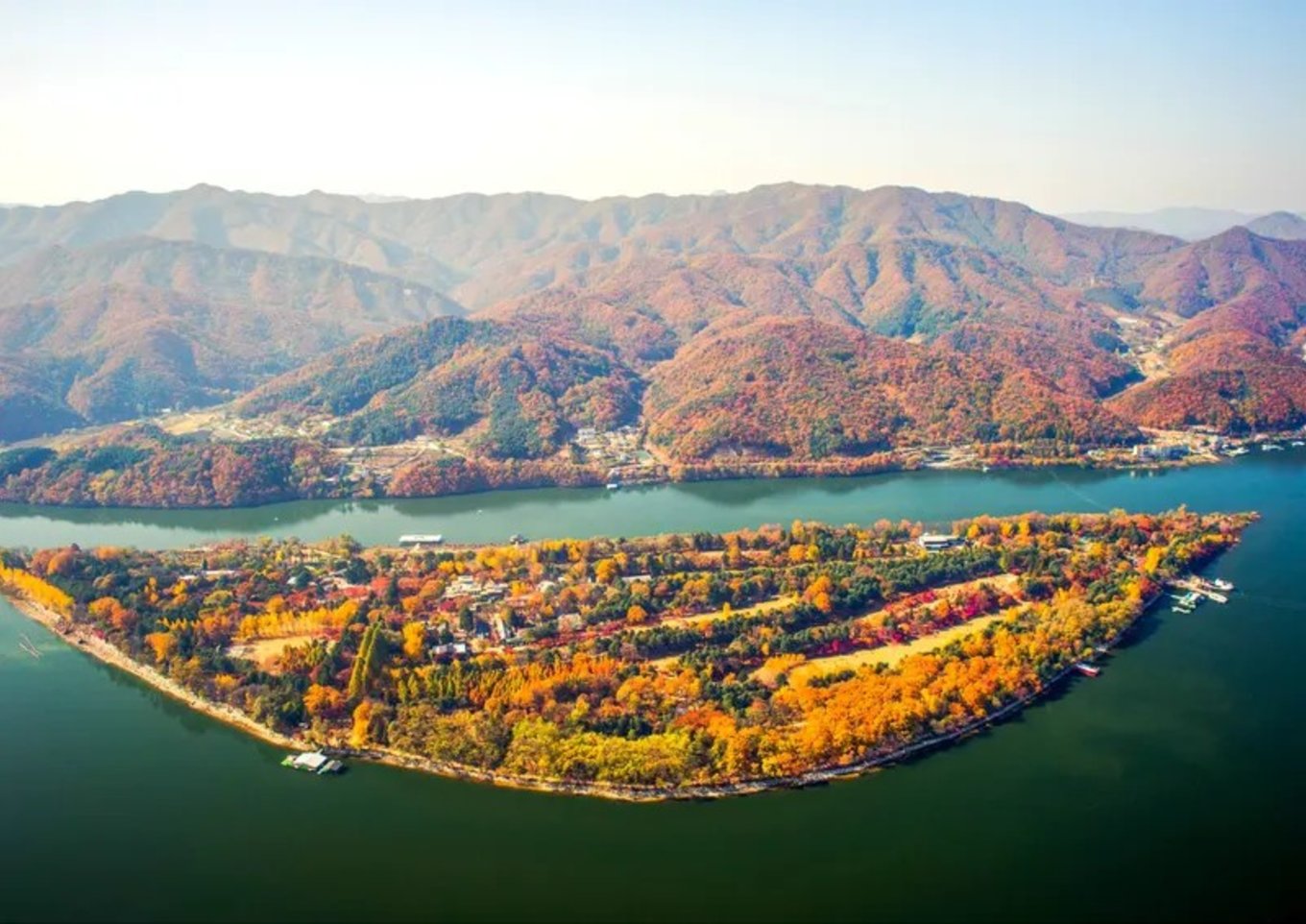 ใบไม้เปลี่ยนสีที่เกาหลี โรแมนติกราวกับหลุดออกมาจากซีรีส์