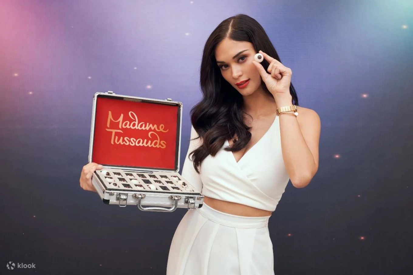 Pia Wurtzbach Madame Tussauds banner