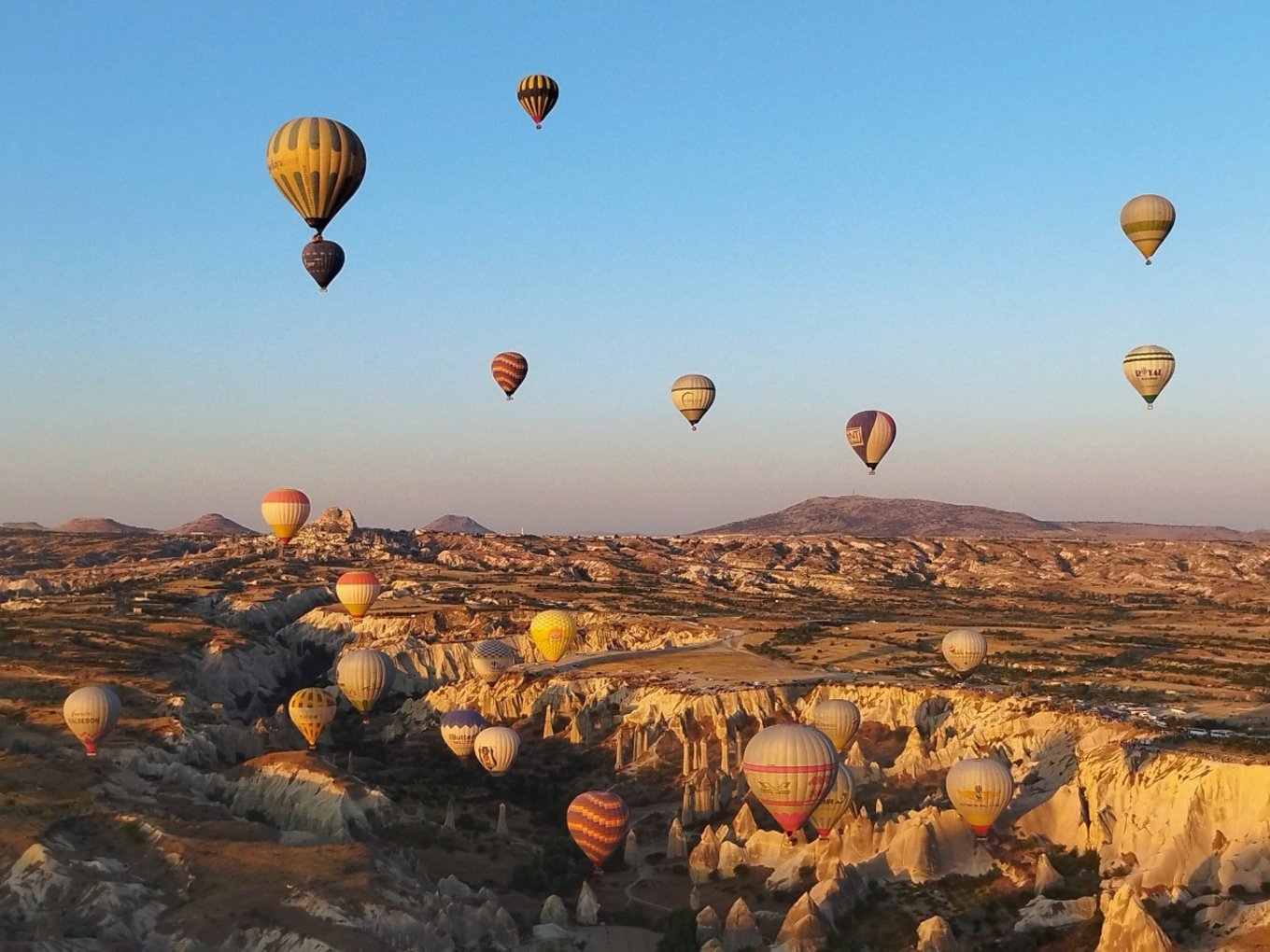 トルコ🇹🇷  カッパドキアでの気球ツアー 気球　朝日　空