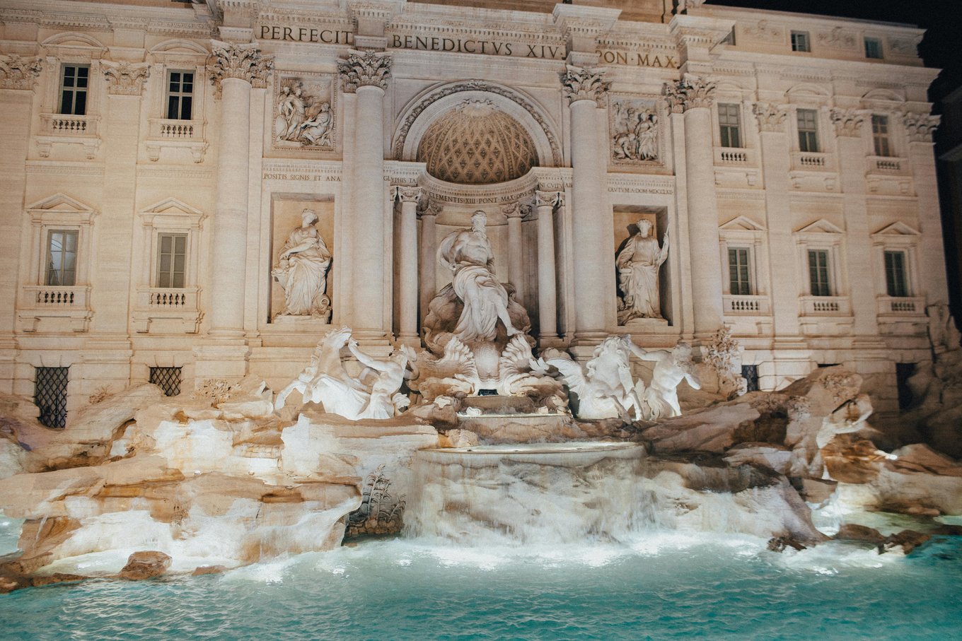 trevi fountain