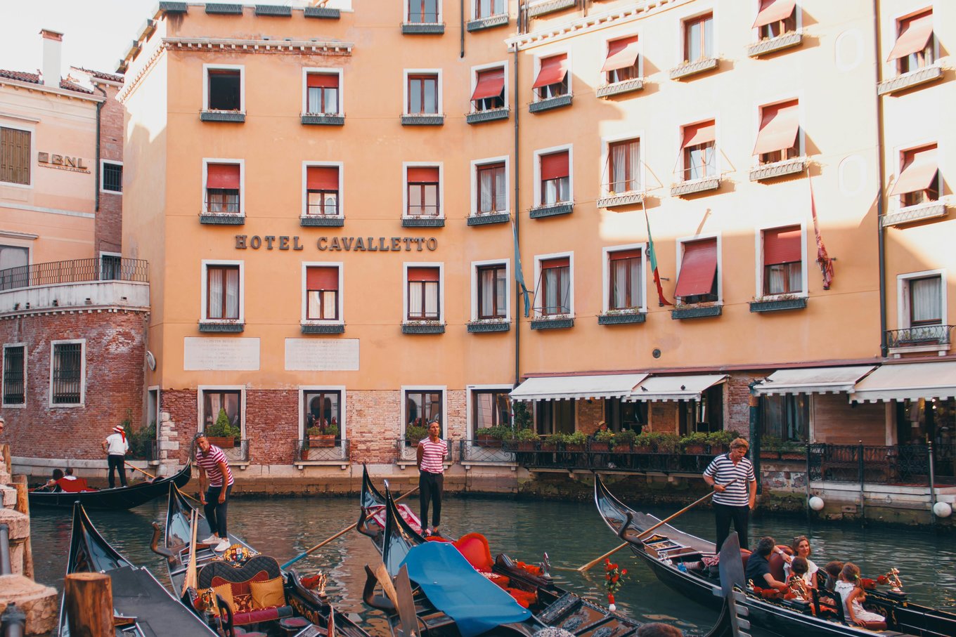 A gondola basin in front of Hotel Cavalletto