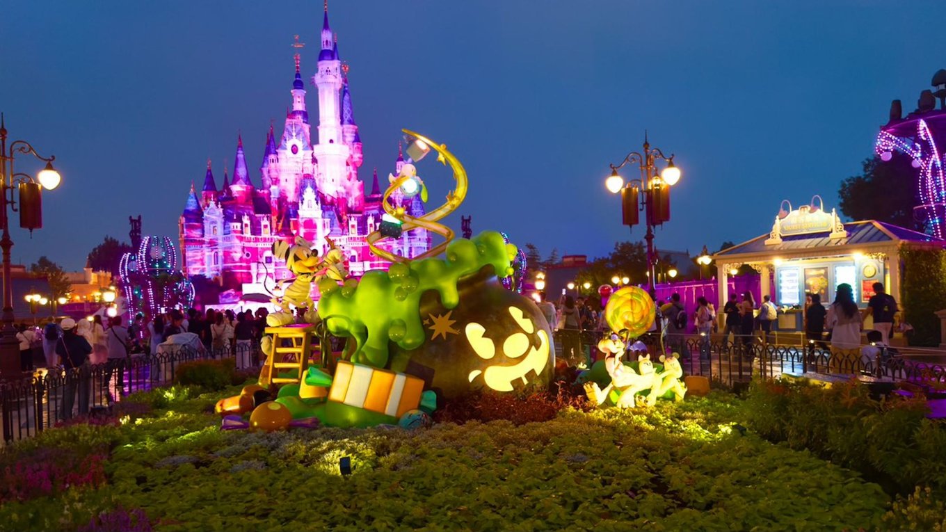 上海ディズニーのハロウィーン特集2025 お城 カボチャ ハロウィンデコレーション
