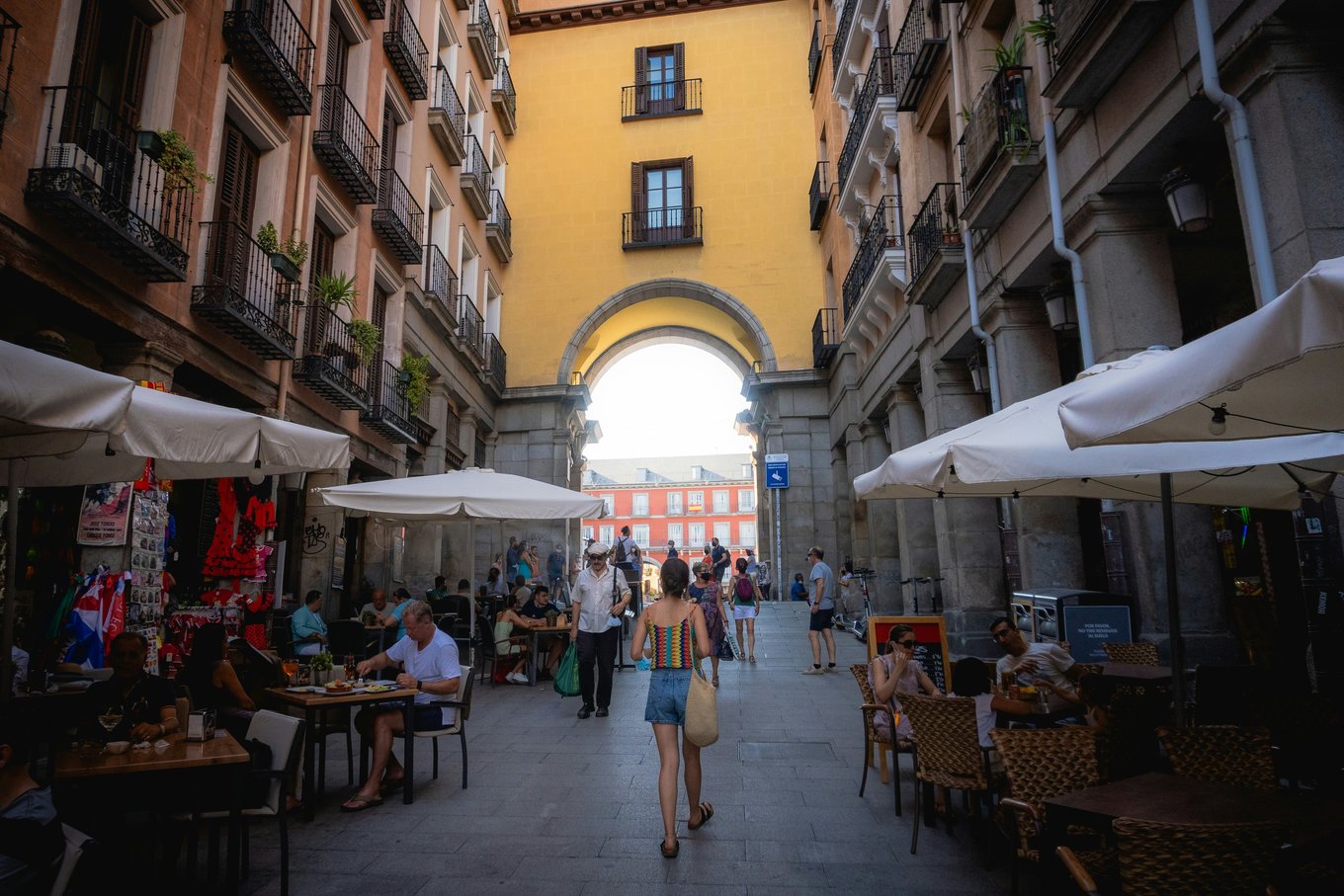 ocals and tourists out for brunch in Madrid | Photo by Ed Orozco on Unsplash