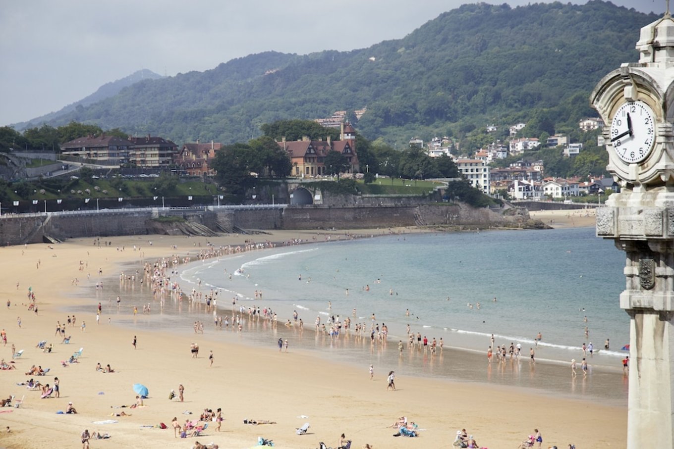 Bird’s eye view of Concha Beach’s golden sand and crowds