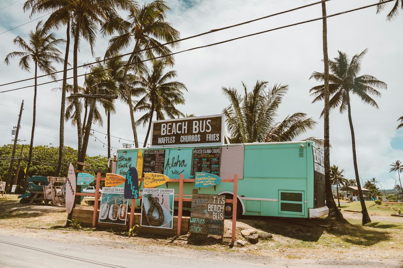 Beach Bus in Honululu, Hawaii  | Photo Credit: Jess Loiterton on Pexels