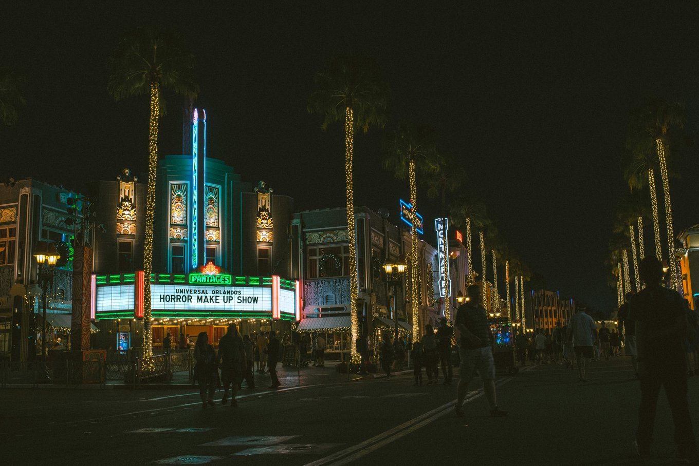 Universal Studios Orlando at night | Photo Credit: Cesira Alvarado on Unsplash