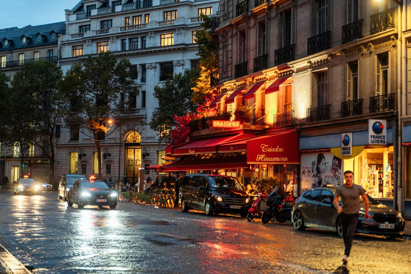 picture of paris nightlife