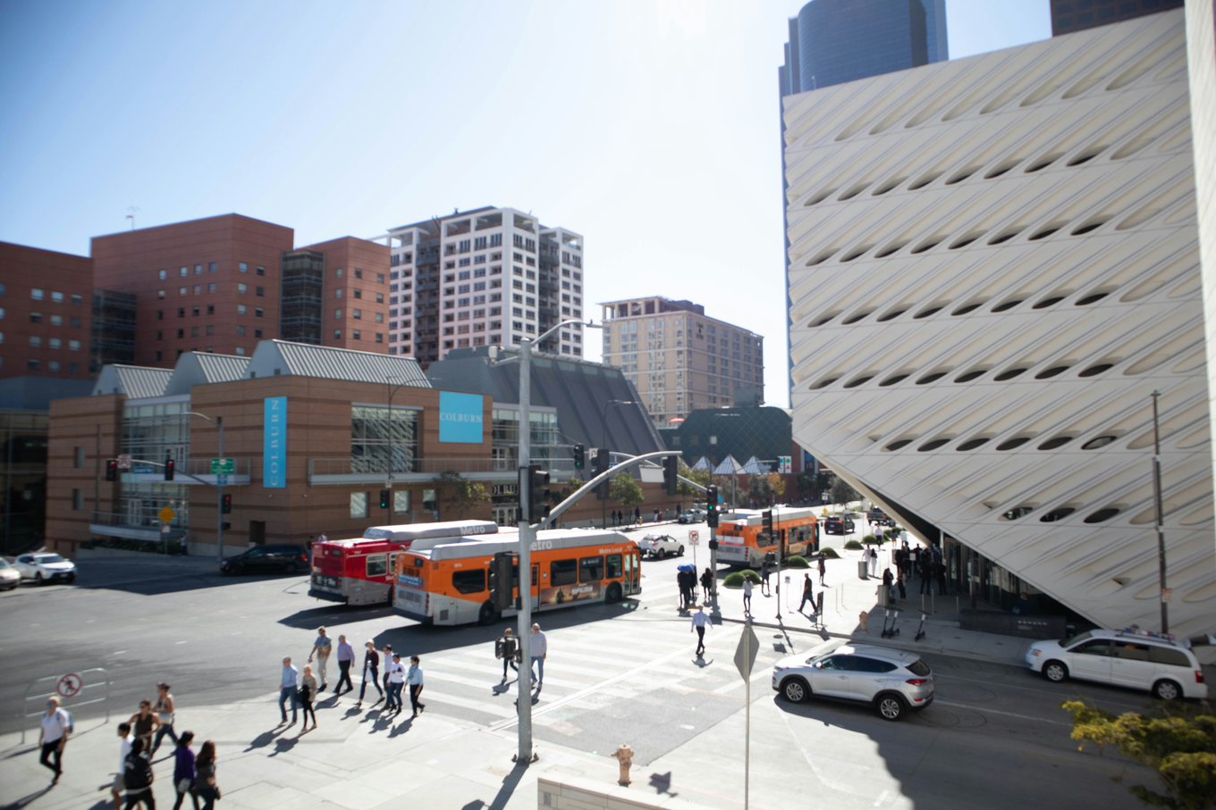 Buses near Broad Museum in Los Angeles | Photo Credit: Edgar Soto on Unsplash
