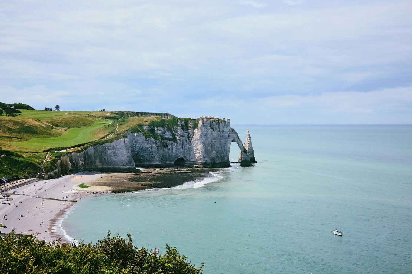 Cliffs of Étretat natural arch and white chalk cliffs along Normandy coast | Photo from Andrei I on Pexels