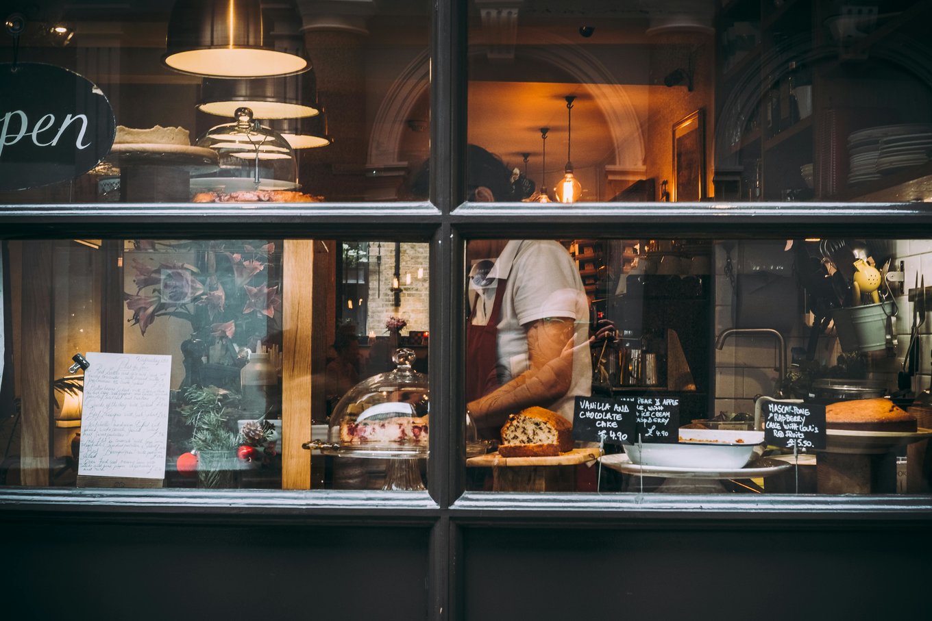  Cozy London café window showcasing classic cakes | Photo Credit: Davide Baraldi on Pexels