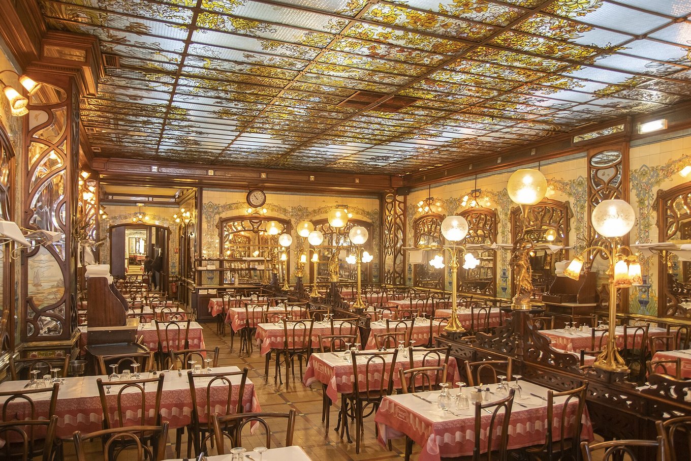 The interior of Bouillon Chartier Montparnasse in Paris | Photo from Arthur Weidmann on Wikimedia 