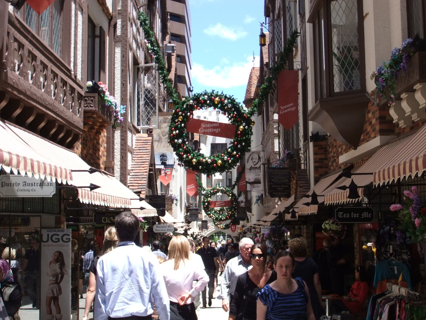 Perth shopping mall during Christmas season | Photo Credits: oatsy40 on Flickr