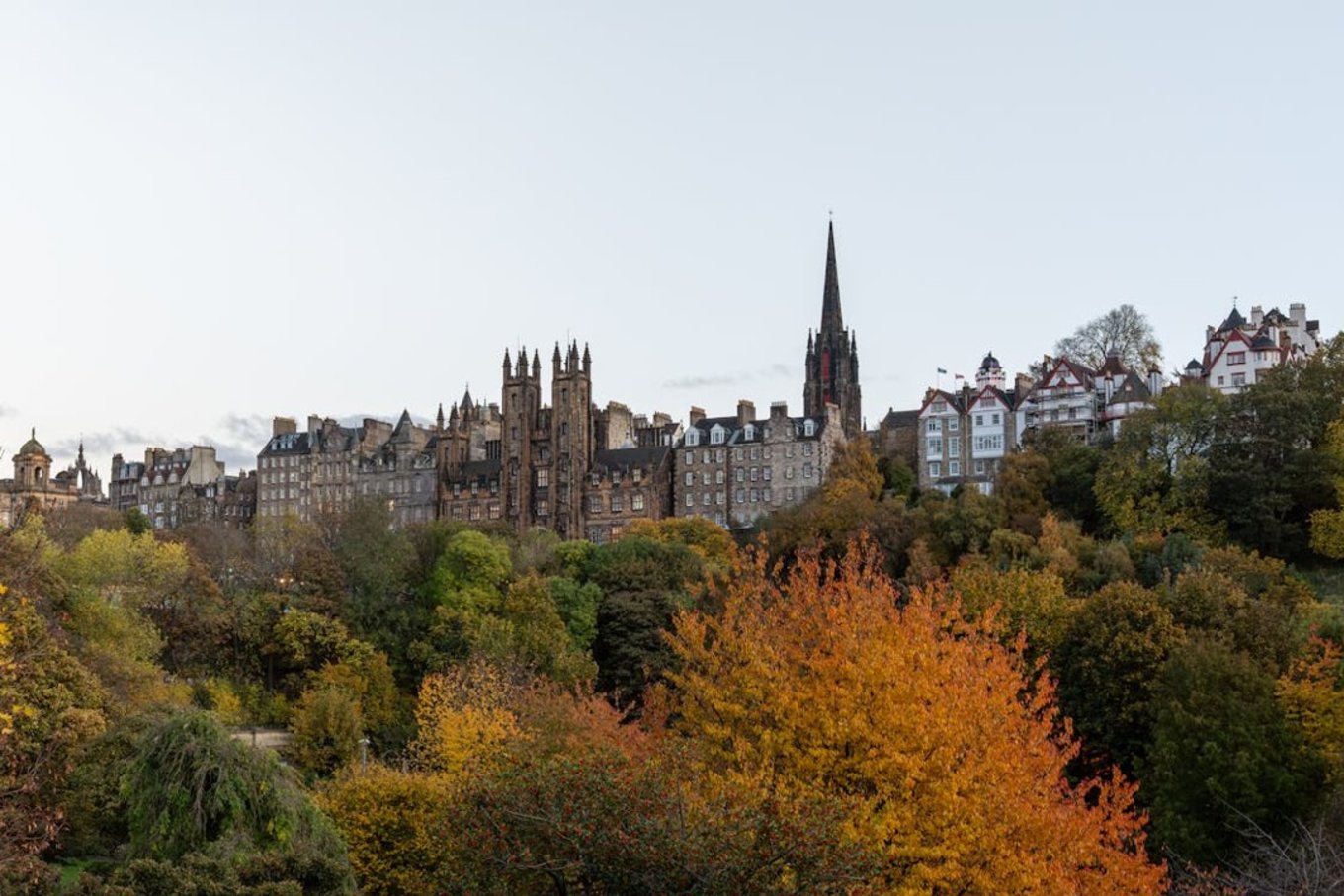 A panoramic view of Edinburgh full of autumn leaves