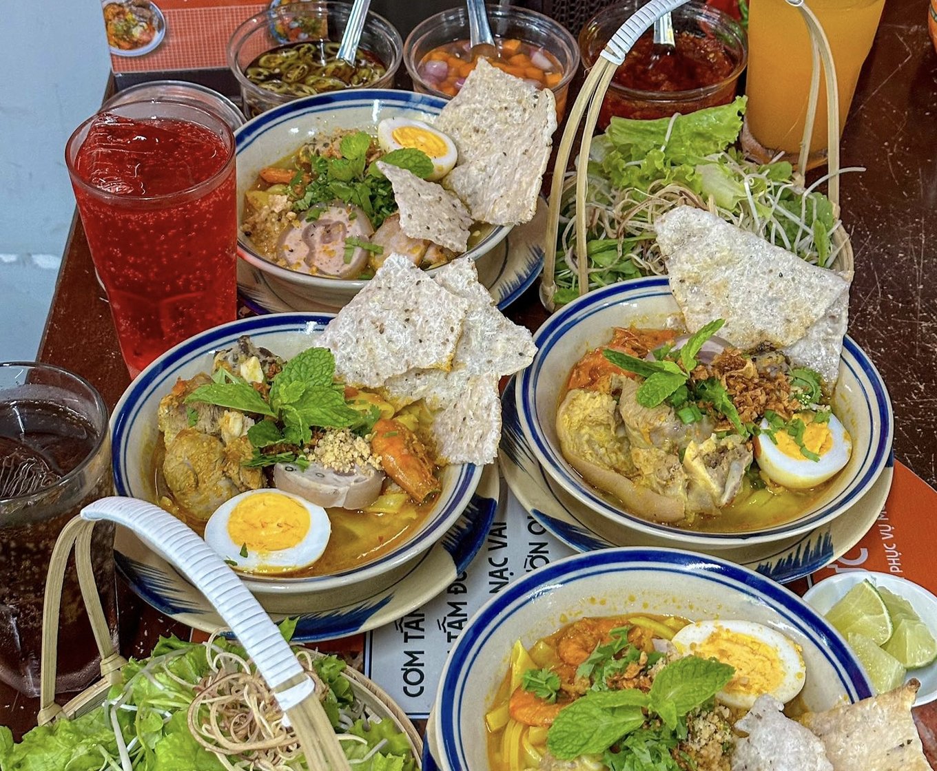 Mi quang turmeric noodles with shrimp, egg, and herbs | Photo from Thindaocong on Wikimedia Commons