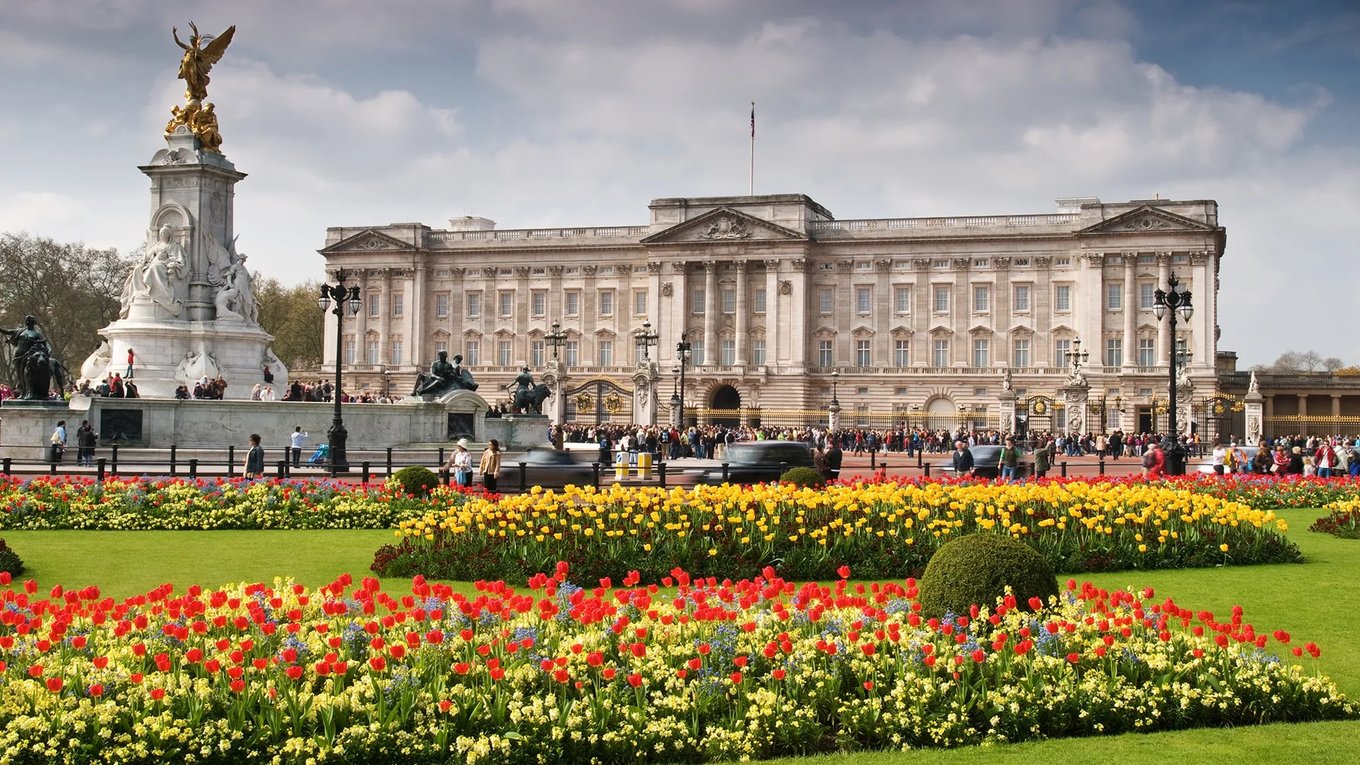 Buckingham Palace and the Victoria Memorial surrounded by colorful flowers in London