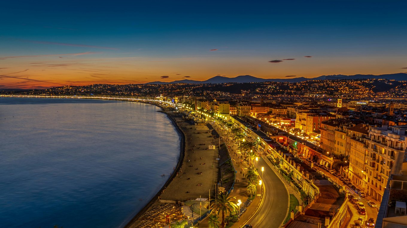 Promenade des Anglais coastline at night | Photo Credit: Pierre Blaché