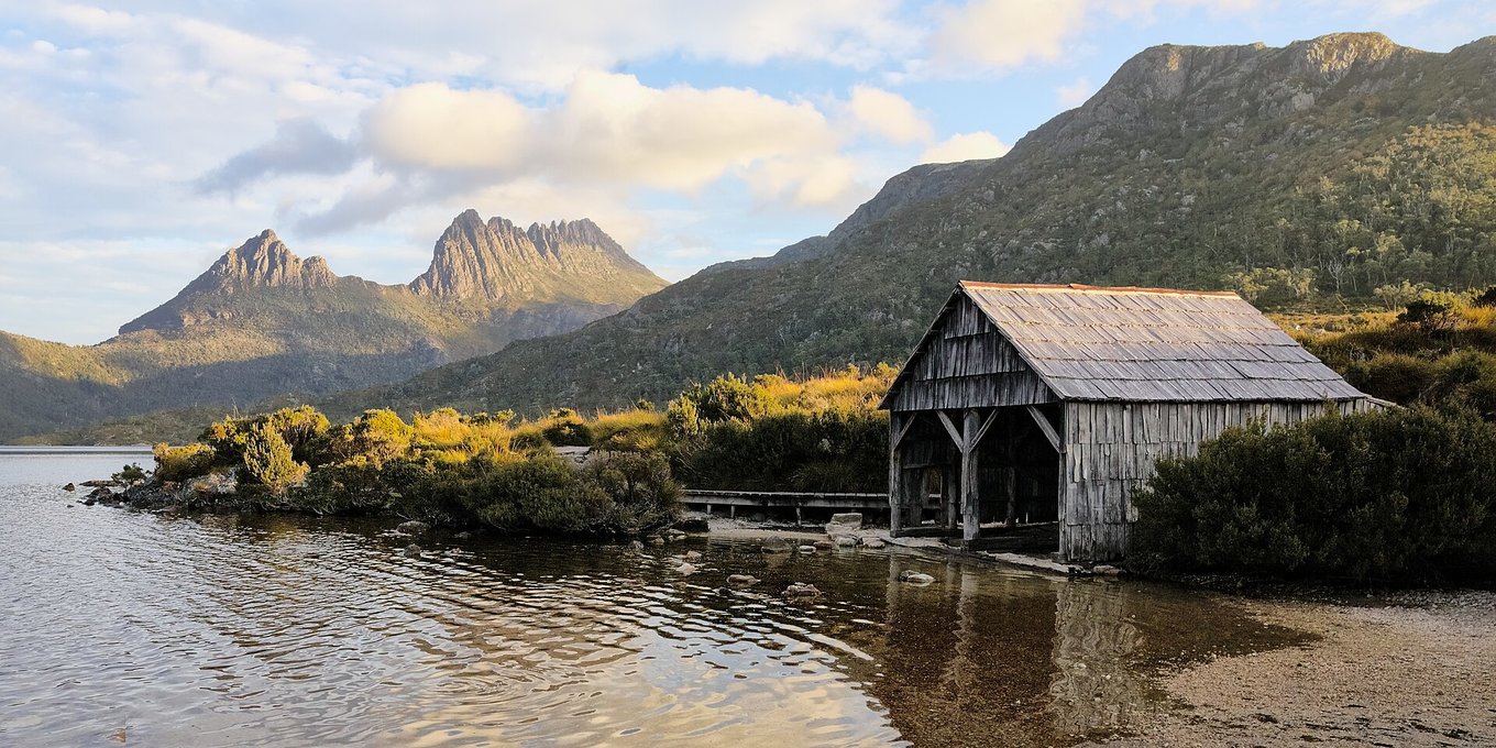 A lake shed with Cradle Mountain in the background