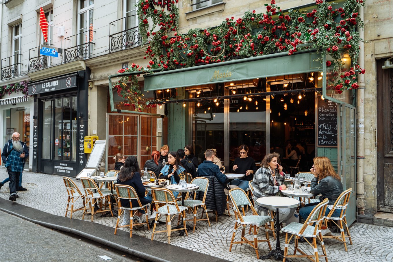 Parisian cafe | Photo Credits: Daria Agafonova on Pexels