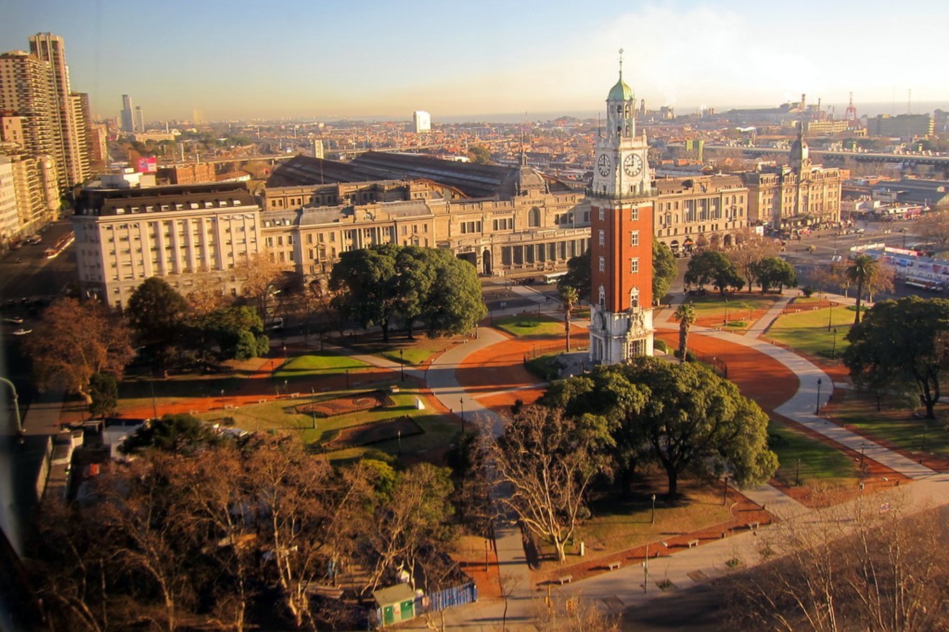 Plaza Fuerza Aérea Argentina in Retiro | Photo Credit: Wikimedia Commons
