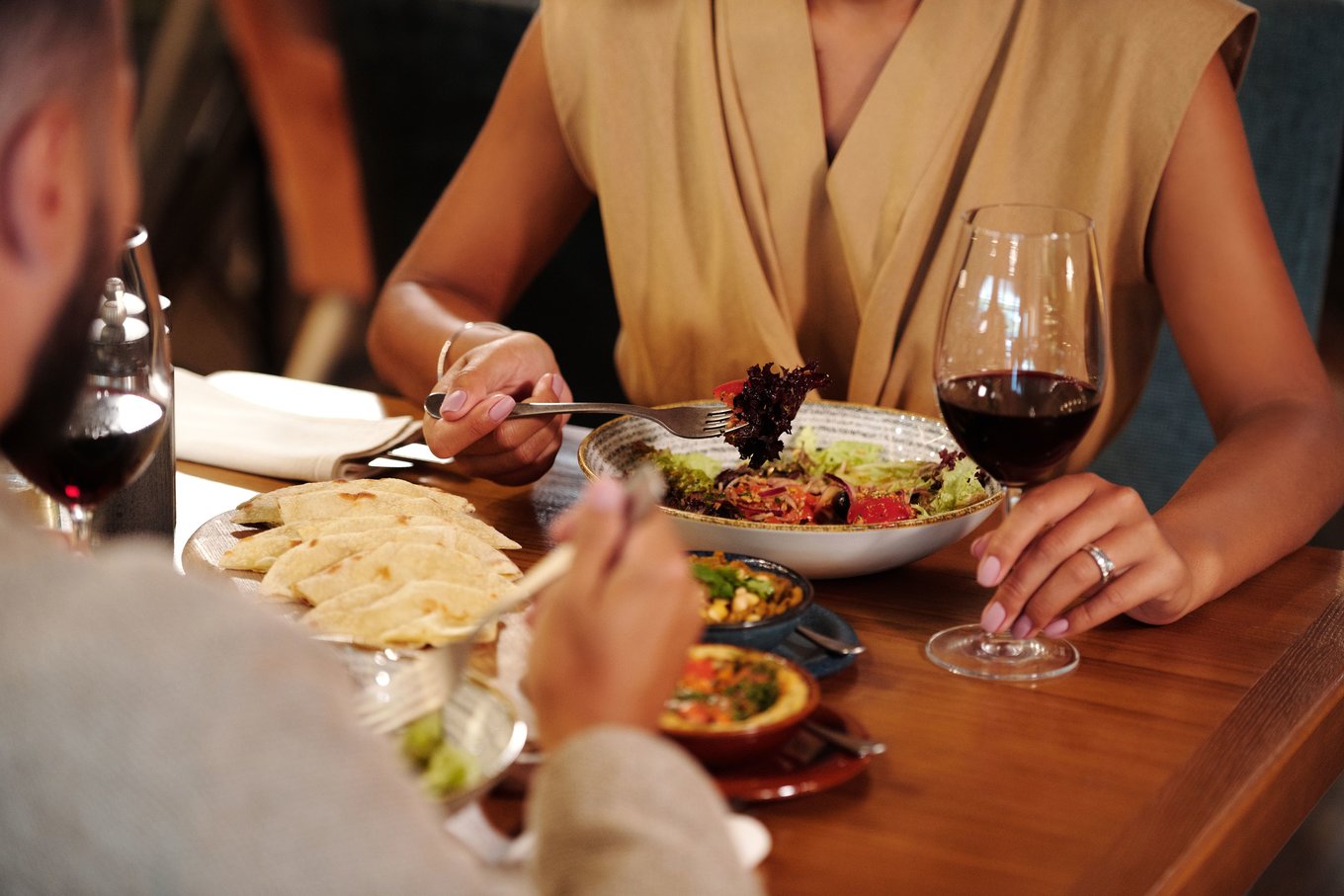 Dine with your significant other in London | Photo Credit: Jep Gambardella on Pexels