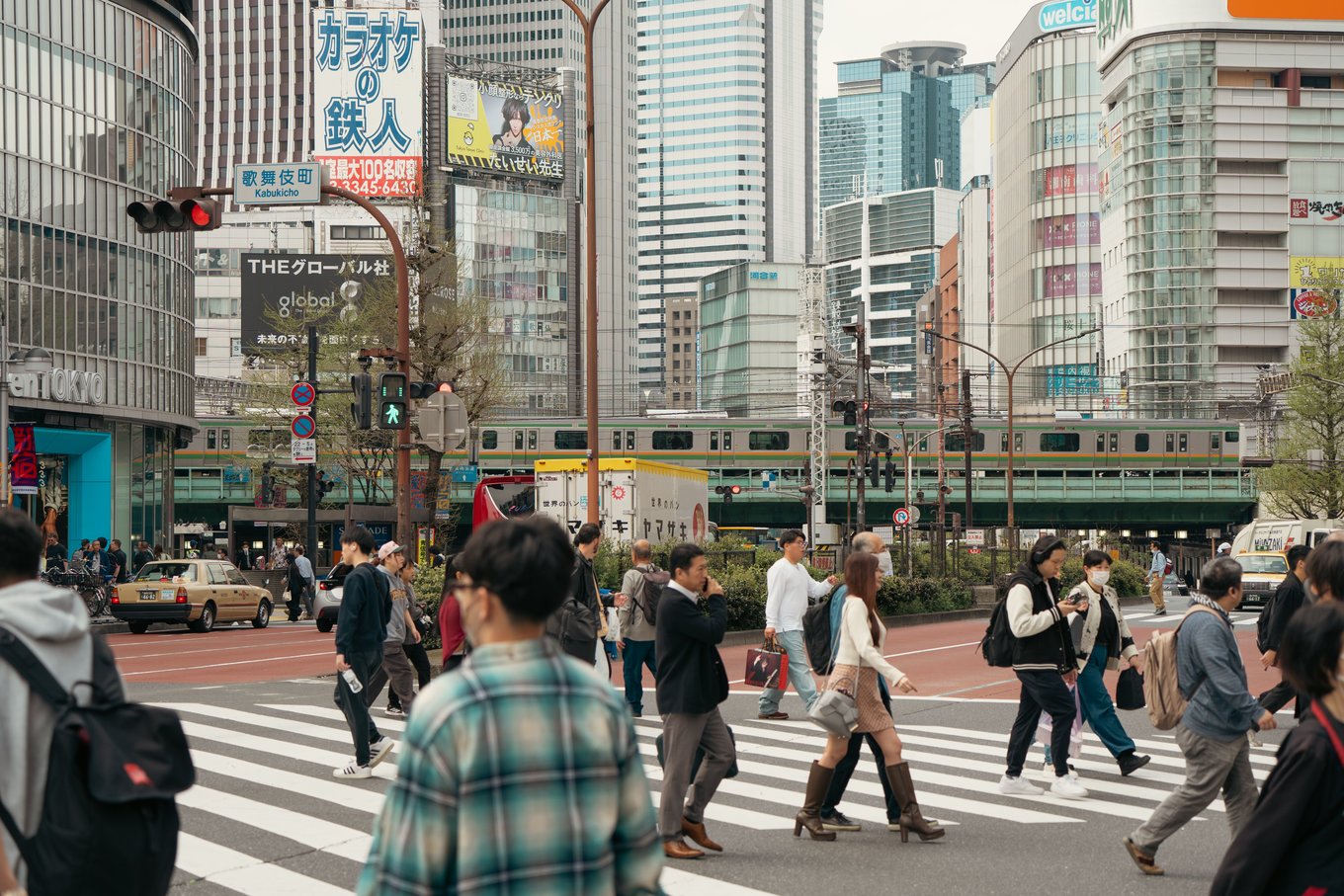 People crossing at Shibuya, Tokyo
