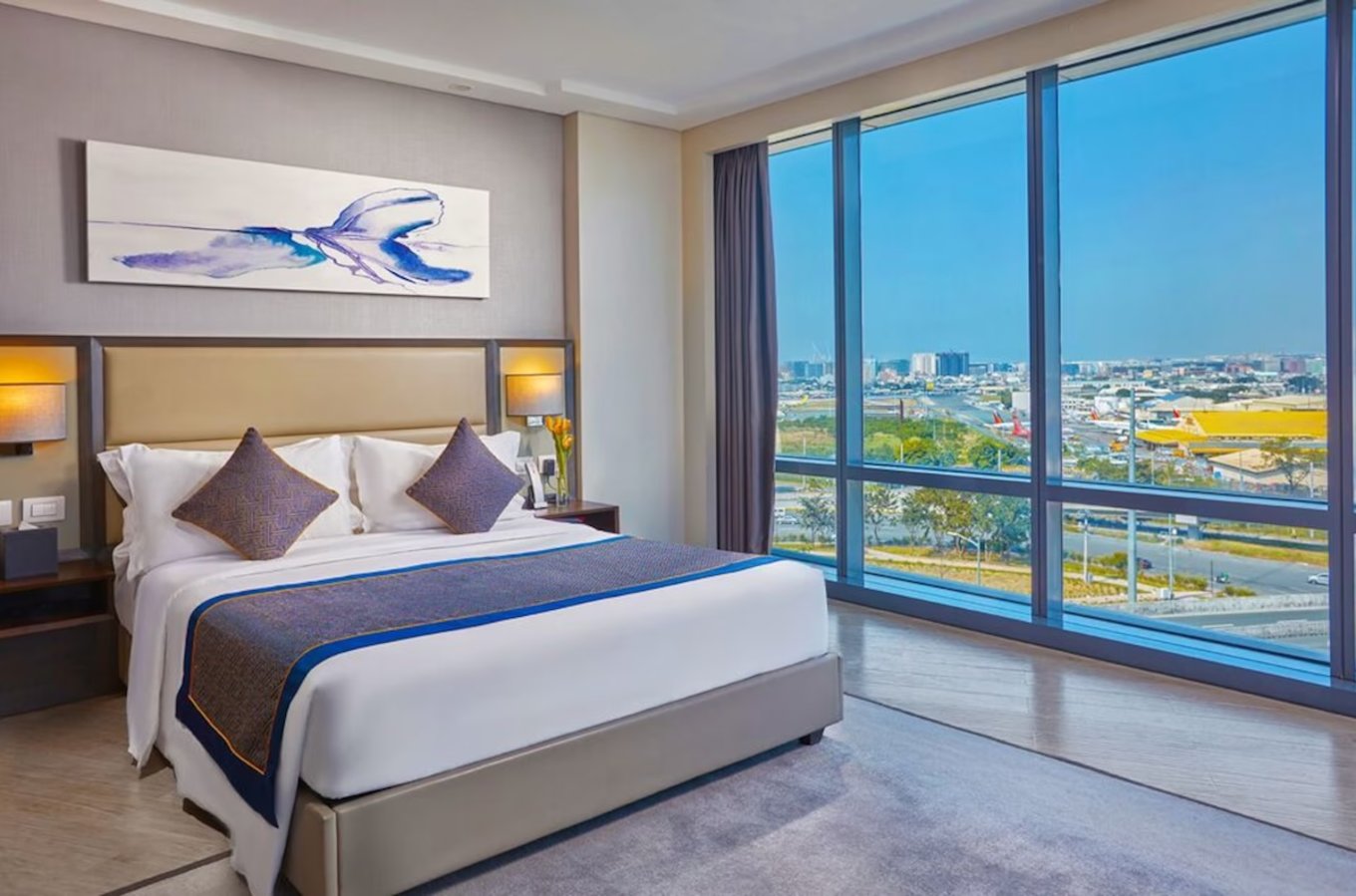 Standard Queen Room at Savoy Hotel Manila