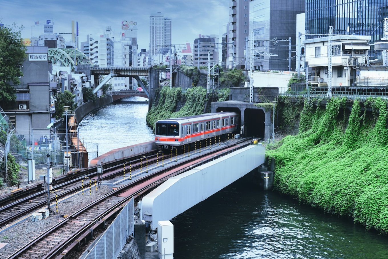 Tokyo transport | Image Credit: M.S. Meeuwesen via Unsplash