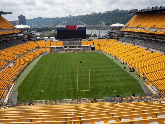 THE DEAL IS DONE: Legend Alan Faneca has donated the entire $15 million to the proposed stadium project proposed by Art Rooney II, sharing that "The pride of the Steelers will always live with me wherever I go"... vannguyen