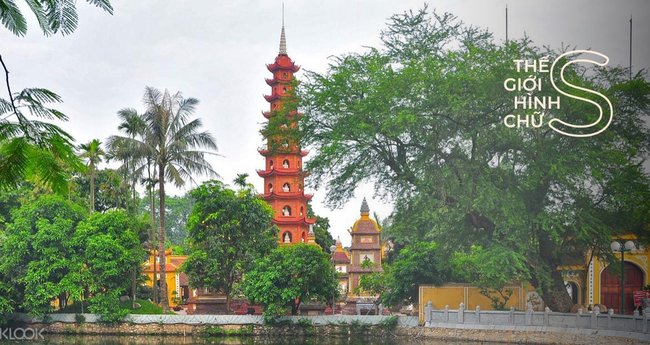 Khám phá Chùa Trấn Quốc - nơi tọa lạc trên đảo Kim Nghi, Hà Nội - một di sản văn hóa của đất nước ta. Hãy để Klook Blog dẫn bạn vào một chuyến phượt tuyệt vời và tìm hiểu về một trong những kì quan tôn giáo lớn nhất của người Việt Nam.
