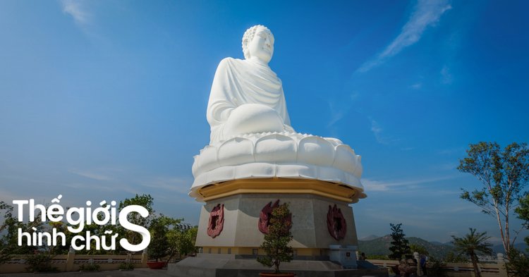 CHÙA LONG SƠN NỔI BẬT VỚI TƯỢNG PHẬT TRẮNG LỚN GIỮA LÒNG NHA TRANG