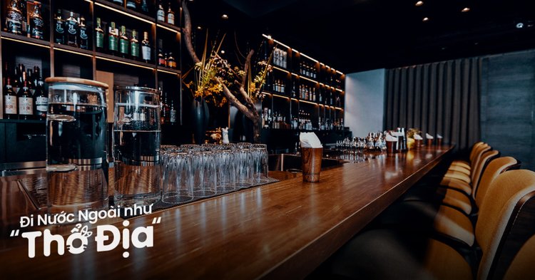 QUÁN BAR SANG TRỌNG GIỮA LÒNG BANGKOK VỀ ĐÊM RỰC ÁNH ĐÈN