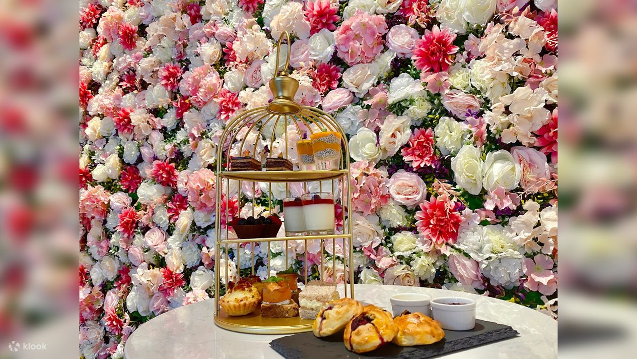 Lan Kwai Fong Hotel Kau U Fong with Breakfast & Afternoon Tea Set