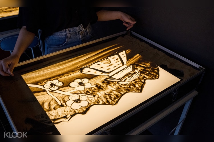 Drawing Seoul Sand Art Experience Klook Malaysia Peel, sprinkle and display your beautiful sand art that glows in the dark at night! drawing seoul sand art experience