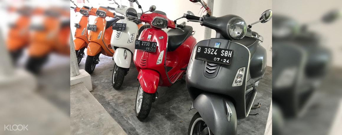 Vespa Scooter Tour dan Lukis Keramik di Bali