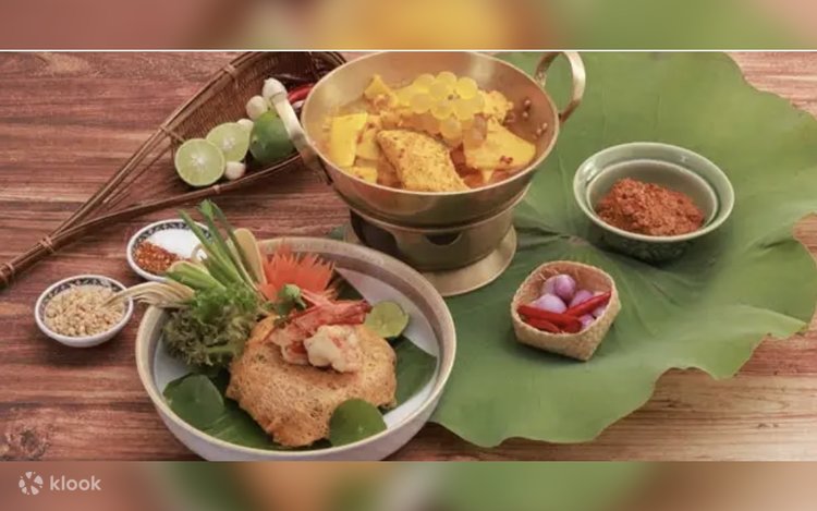 王の川沿いの魅惑的なごちそう - タイ料理セットメニュー