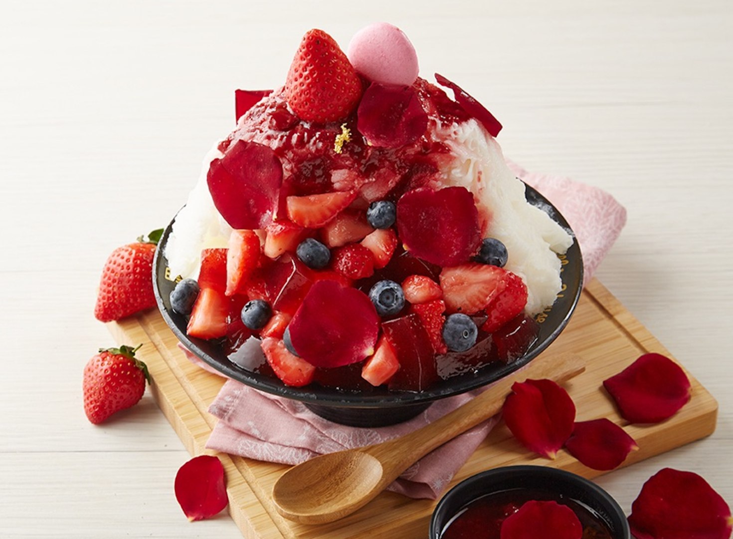 check-out-this-lichi-snowflake-ice-with-strawberry-and-raspberry-a5-deal