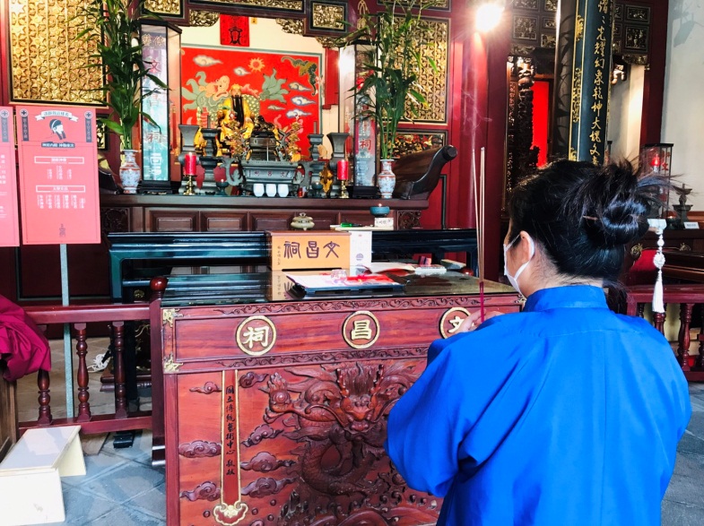 3焚香拜拜