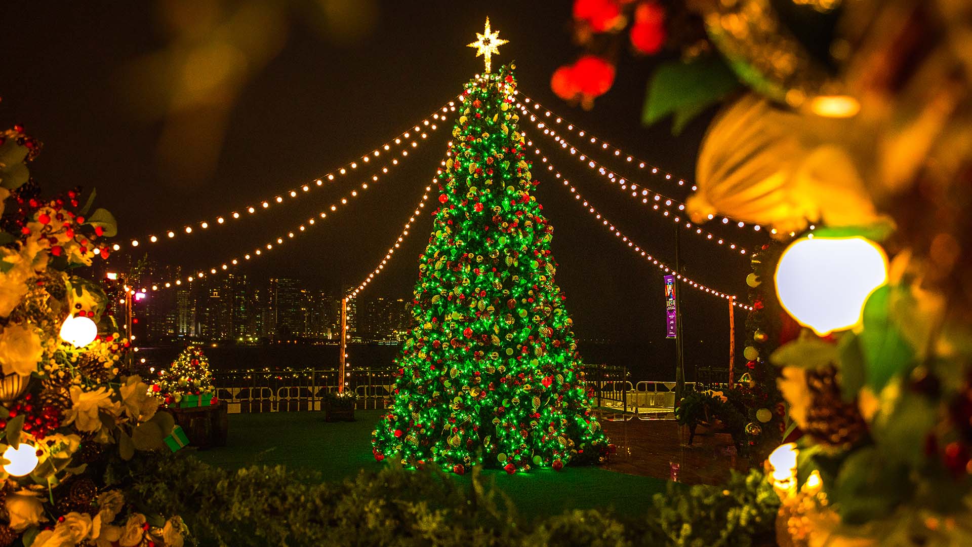 christmas-town-1920x1080-c