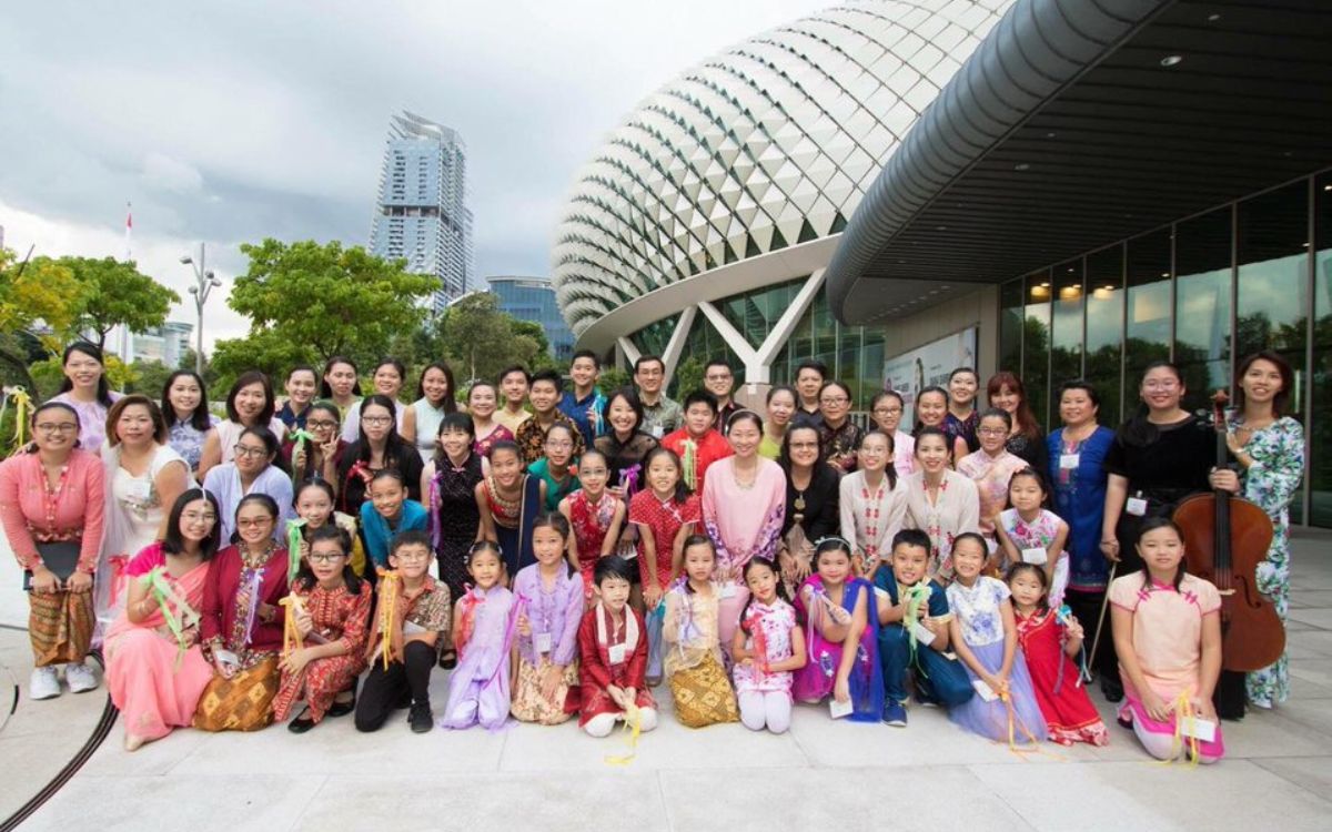 the-joyful-voices-choir-and-grand-piano-01