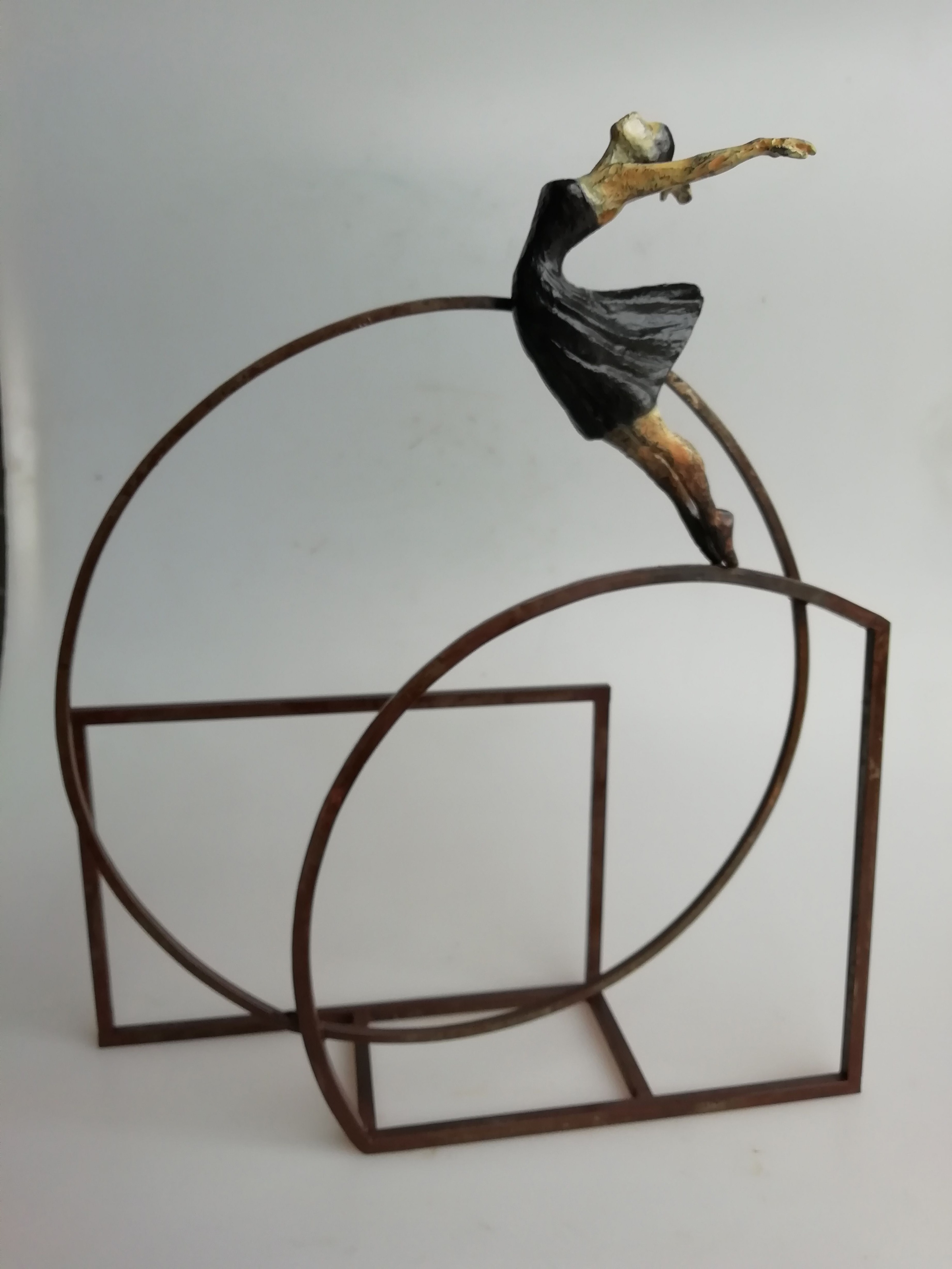 6. Joan Artigas Planas《Victory》_青銅和鐵_27x15x37.5cm_2021_西班牙