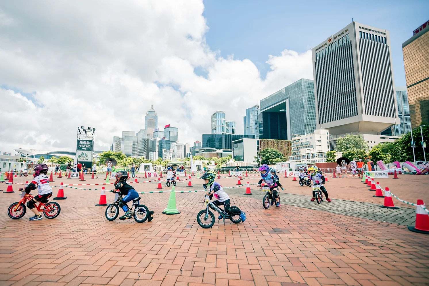 169923_d5ef27f96415481294403b59c206a232~mv2